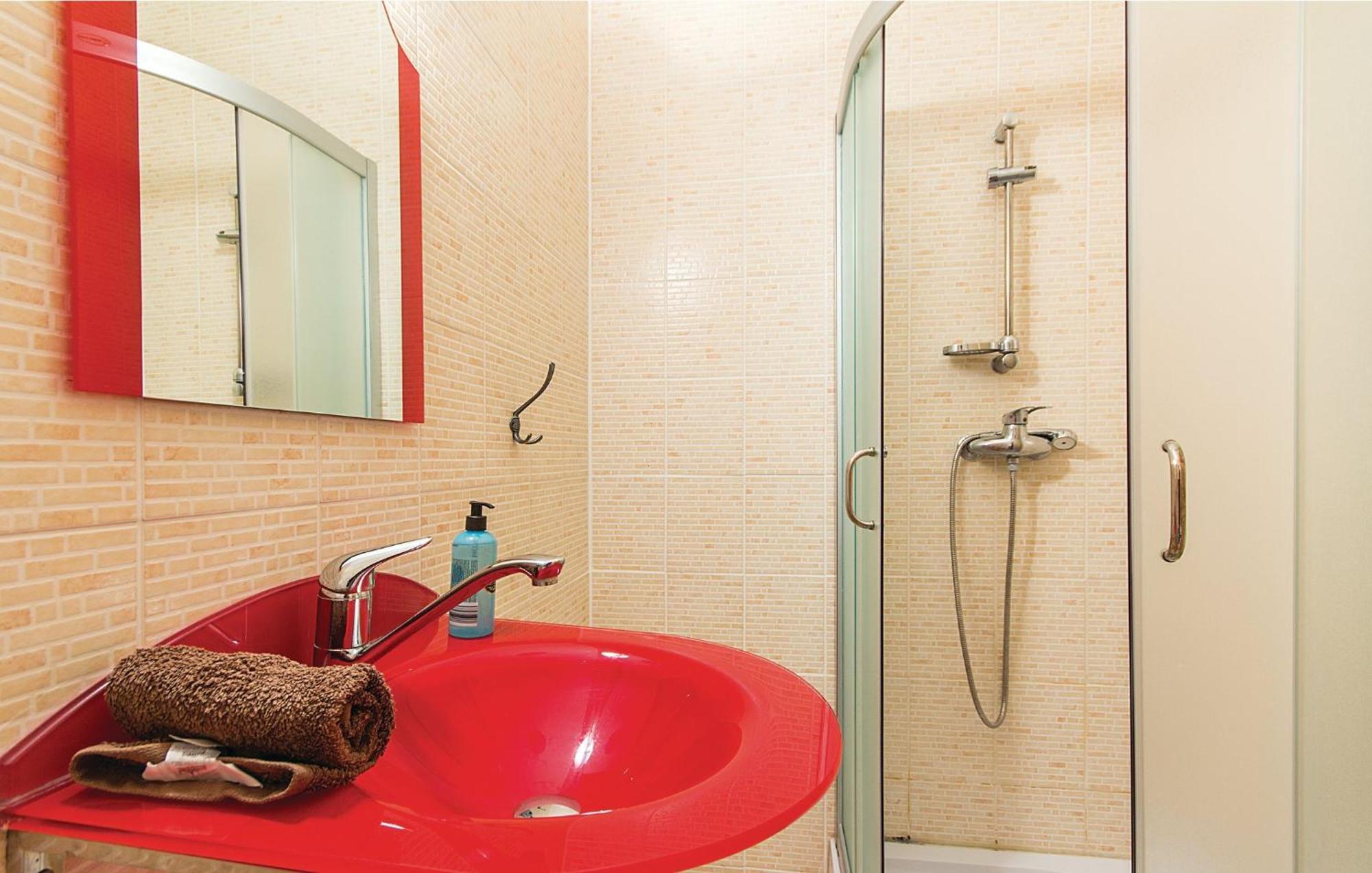 7 Bedroom Stunning Home In Ližnjan エクステリア 写真