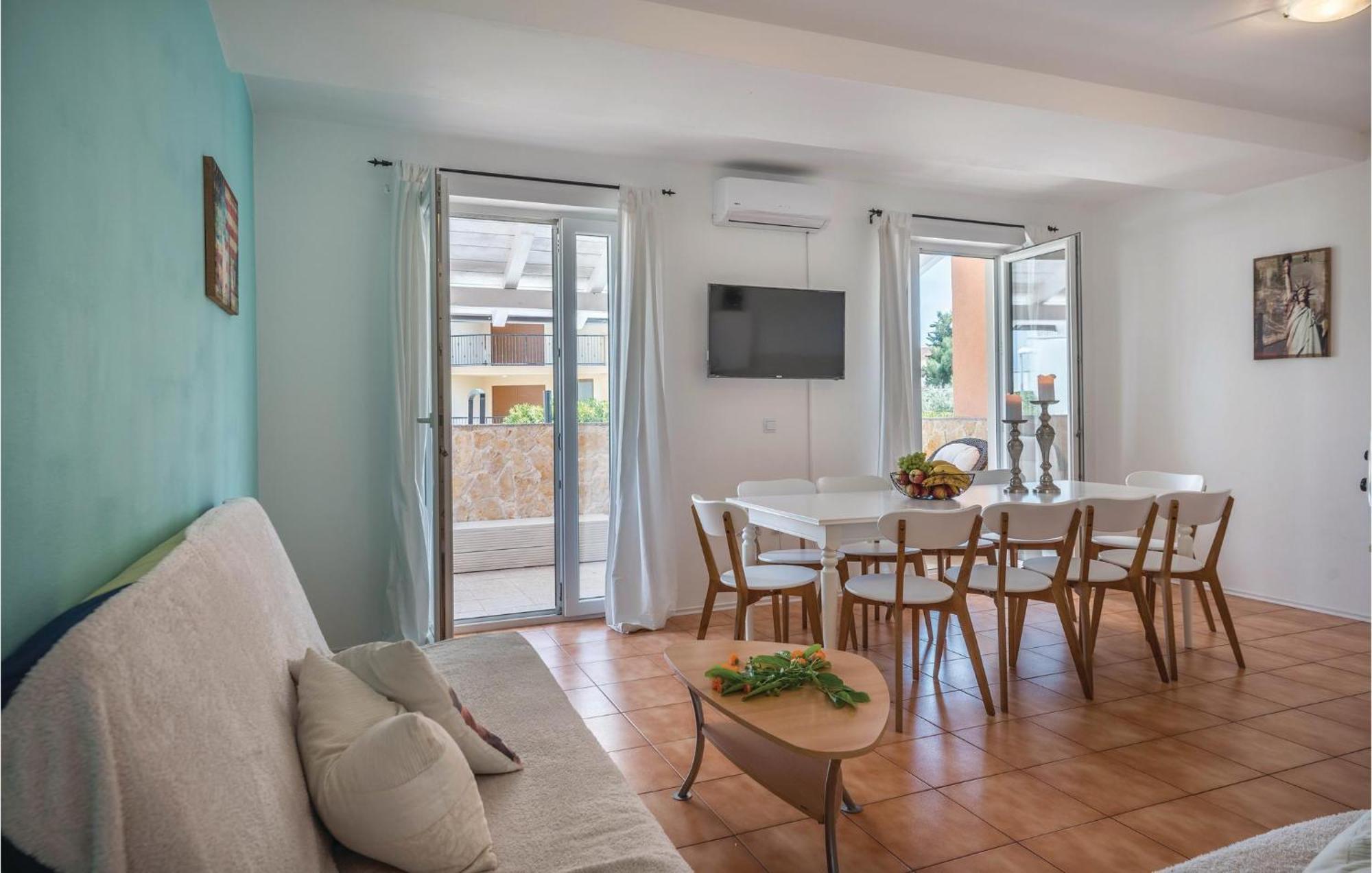 7 Bedroom Stunning Home In Ližnjan エクステリア 写真
