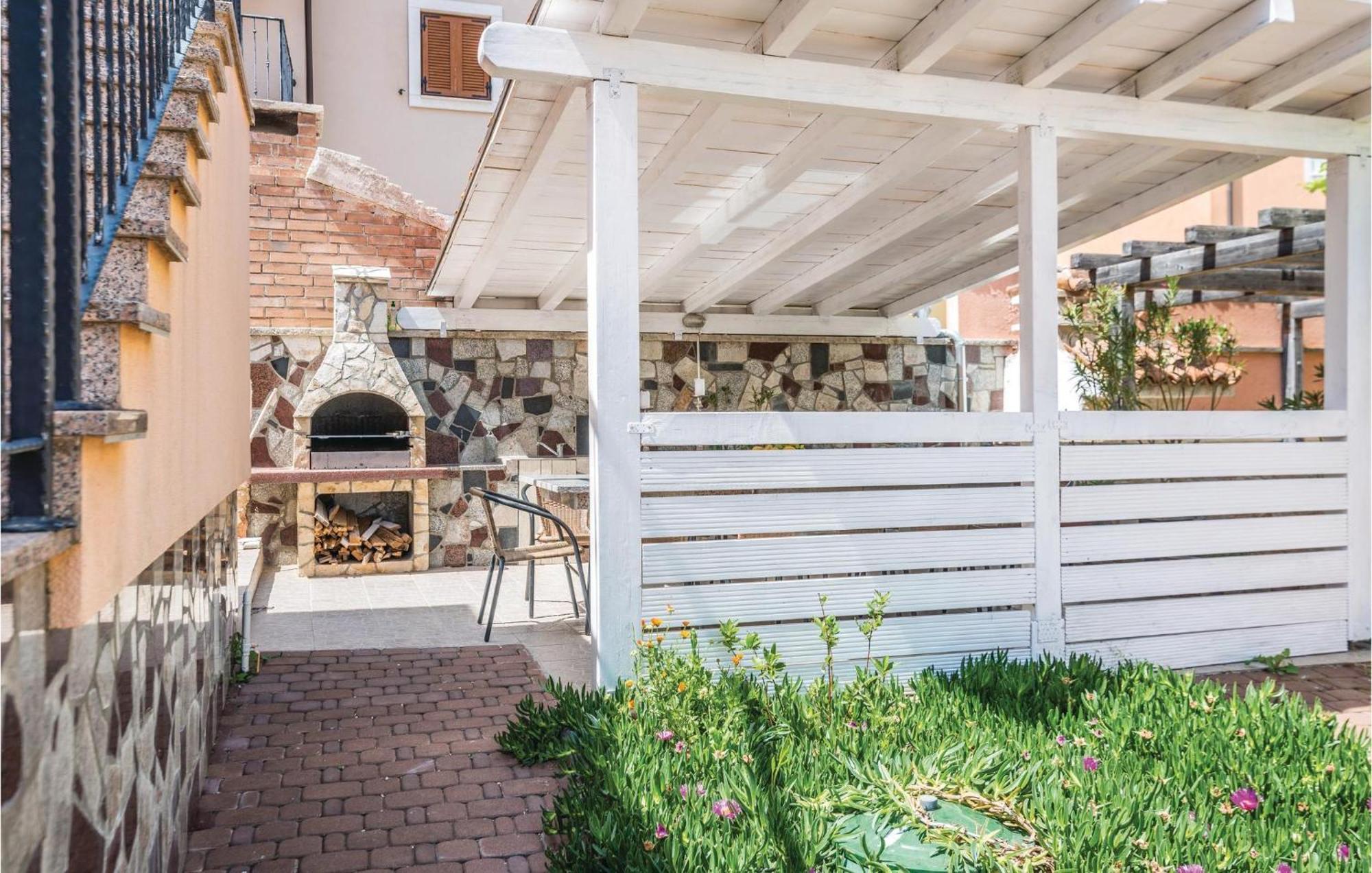 7 Bedroom Stunning Home In Ližnjan エクステリア 写真