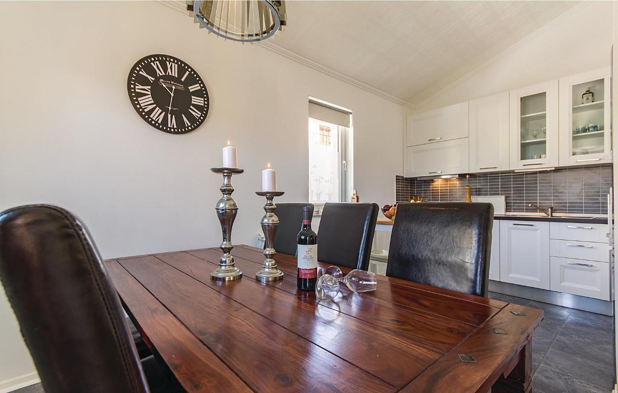 7 Bedroom Stunning Home In Ližnjan エクステリア 写真