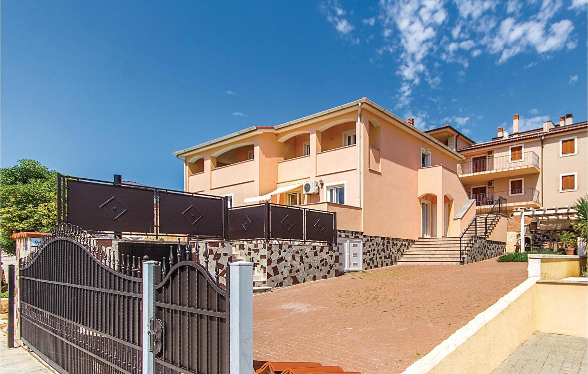 7 Bedroom Stunning Home In Ližnjan エクステリア 写真