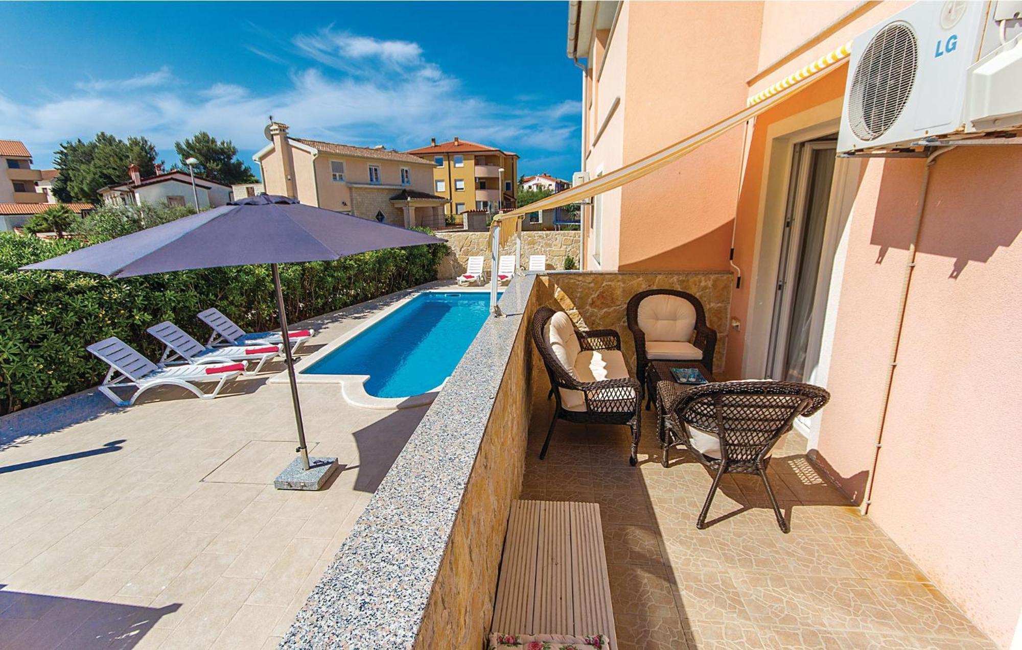 7 Bedroom Stunning Home In Ližnjan エクステリア 写真