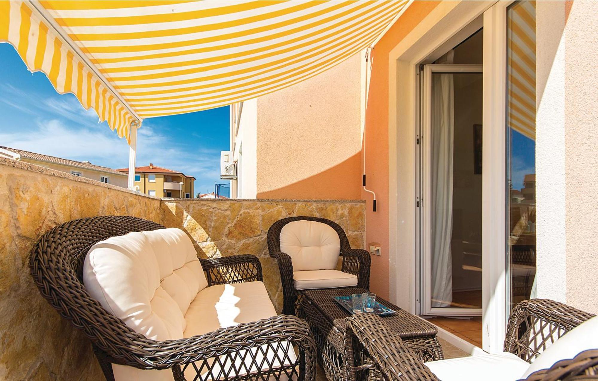 7 Bedroom Stunning Home In Ližnjan エクステリア 写真